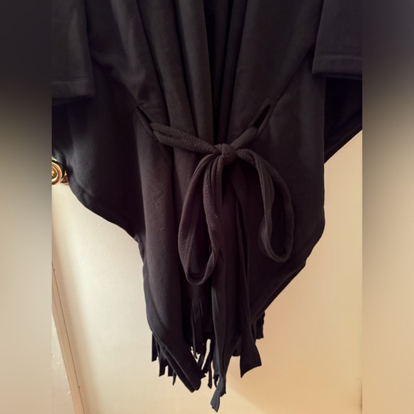 Susan Graver Hooded Poncho Weekend Fleece w/Fringe Black 4X NWOT - Picture 6 of 10